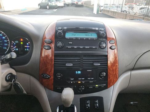 Used 2007 Toyota Sienna XLE image 17