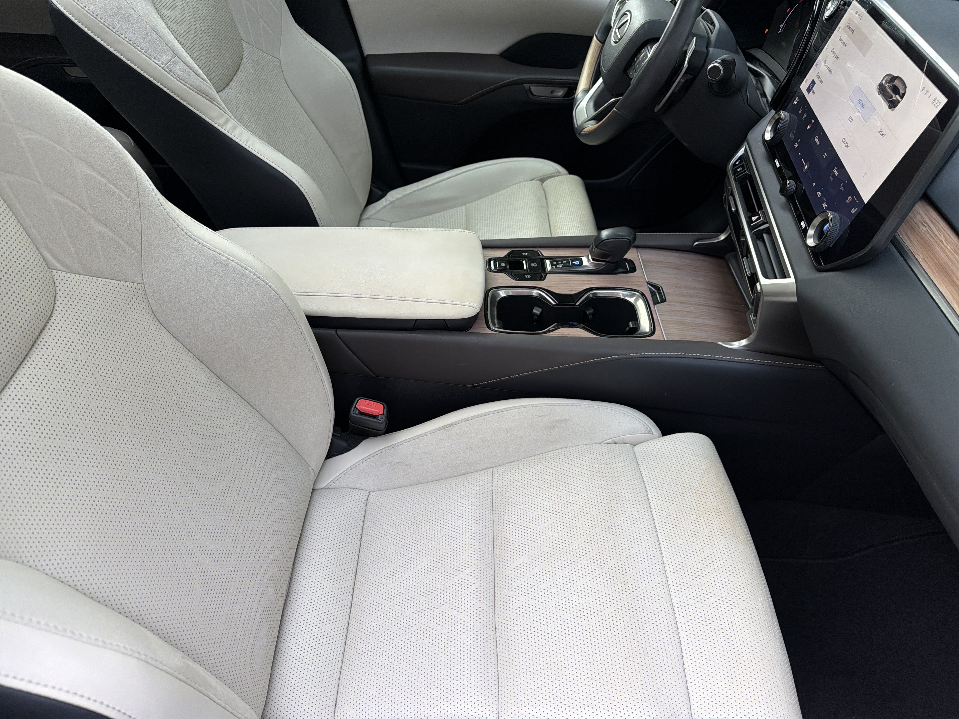 Used 2024 Lexus RX 350 FWD w/ Convenience Package image 41