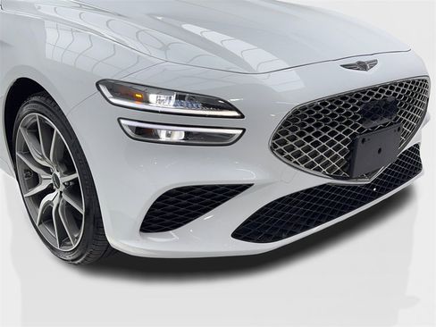 Used 2025 Genesis G70 2.5T image 3