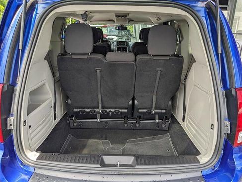 Used 2020 Dodge Grand Caravan SE w/ UConnect Hands-Free Group FWD image 13