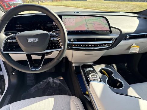 New 2025 Cadillac Lyriq Luxury image 18