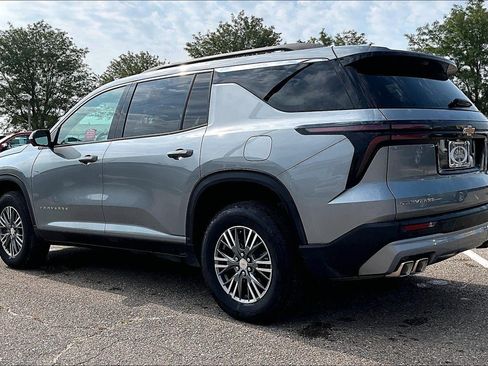 Used 2026 Chevrolet Traverse LT w/ Driver Confidence Package FWD image 5