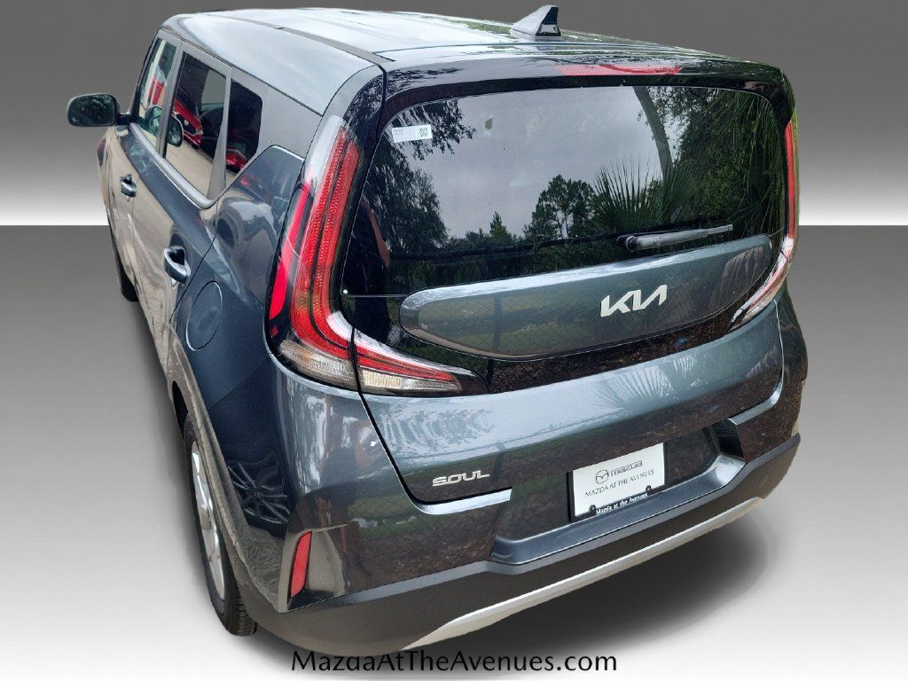 Used 2025 Kia Soul LX w/ LX Technology Package FWD image 23