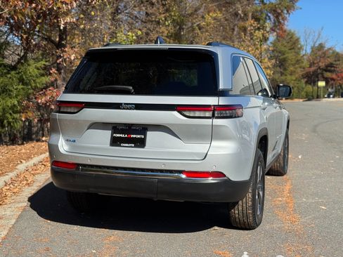 Used 2022 Jeep Grand Cherokee Limited 4xe image 11