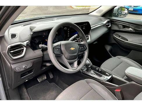 Used 2025 Chevrolet TrailBlazer LT FWD image 14