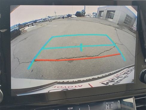 Used 2021 Toyota Sienna XLE image 19