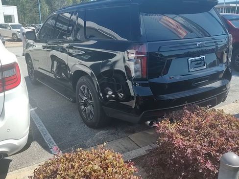 Used 2023 Chevrolet Suburban Z71 w/ Z71 Off-Road Package image 3