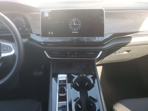 Used 2025 Volkswagen Atlas SE image 10