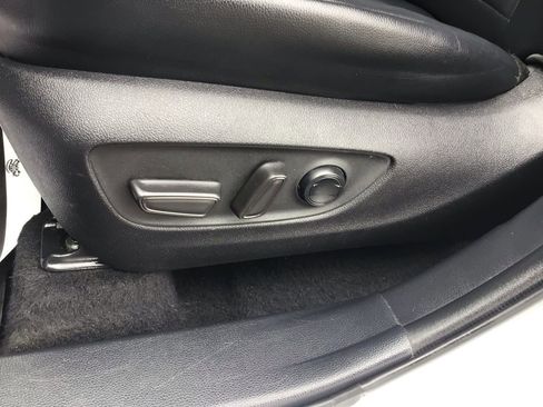 Used 2021 Toyota Highlander XLE AWD/4WD image 19