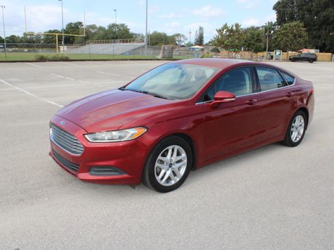 Used 2015 Ford Fusion SE FWD image 3