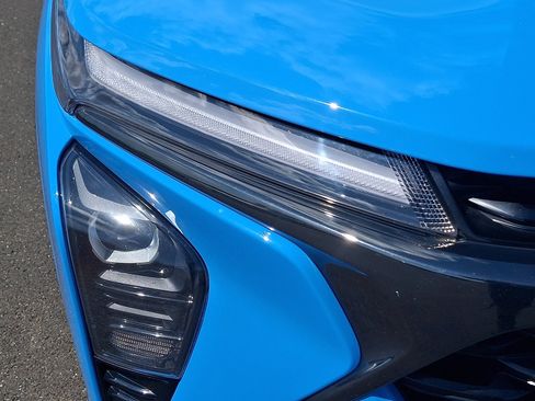 Used 2024 Chevrolet Trax RS w/ Sunroof Package FWD image 9