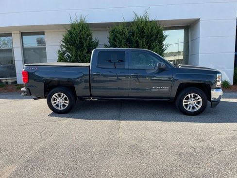 Used 2018 Chevrolet Silverado 1500 LT w/ All Star Edition AWD/4WD image 3