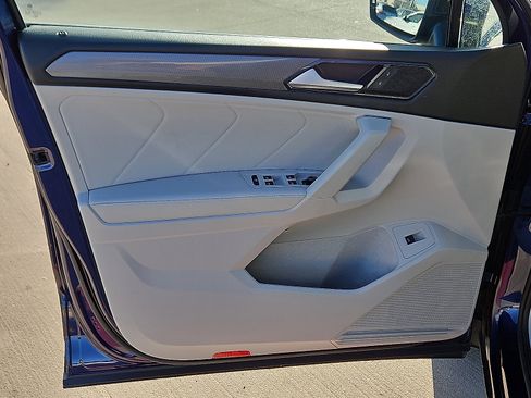 Certified 2022 Volkswagen Tiguan SE w/ Panoramic Sunroof Package image 14