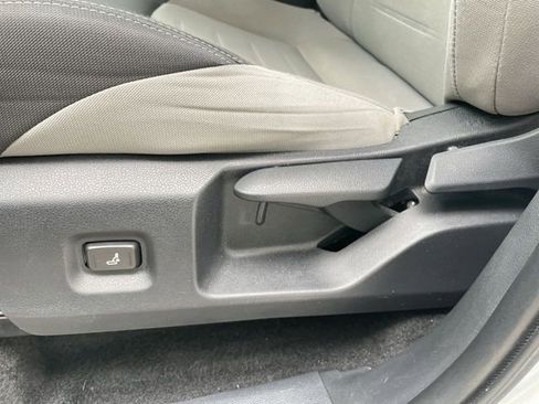 Used 2024 Toyota Tacoma TRD Off-Road image 12