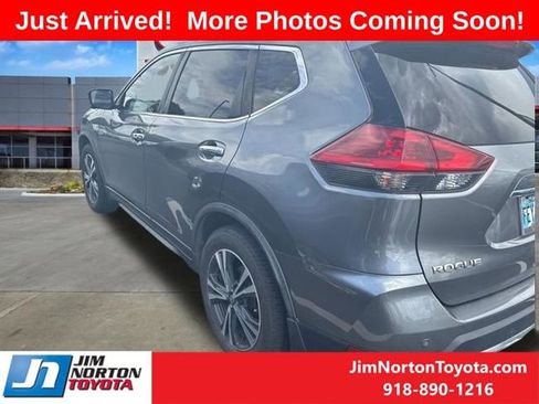 Used 2019 Nissan Rogue SV w/ Sun & Sound Touring Package FWD image 6