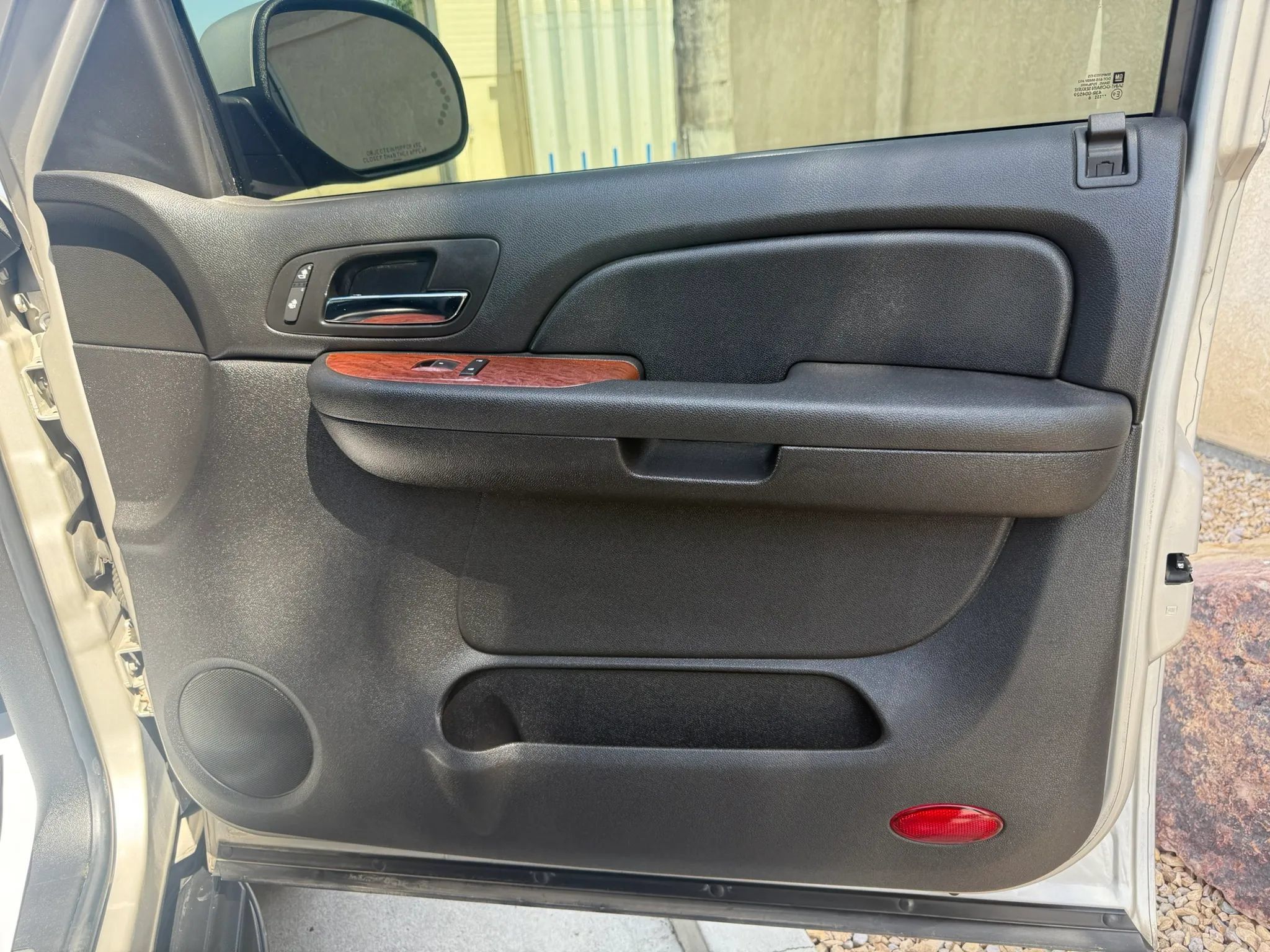 Used 2007 GMC Yukon SLT w/ SLT Preferred Equipment Group RWD image 16