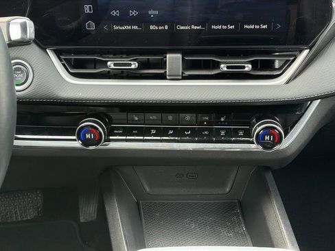 Used 2025 Chevrolet Equinox LT w/ Convenience Package II image 24