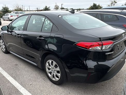 Used 2025 Toyota Corolla LE image 4