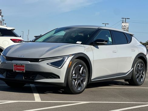 Used 2025 Kia EV6 Light image 8