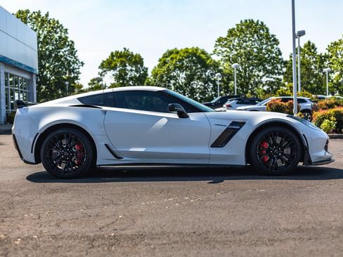 Used 2016 Chevrolet Corvette Z06 w/ 3LZ Preferred Equipment Group RWD image 8