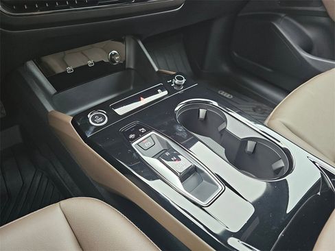 Used 2025 Audi Q6 e-tron Prestige w/ 20" Wheel Package image 28