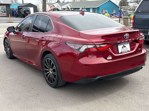 Used 2022 Toyota Camry LE image 5