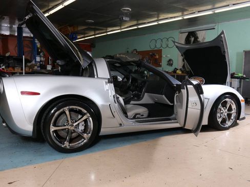 Used 2011 Chevrolet Corvette Grand Sport w/ Preferred Equipment Group RWD image 3