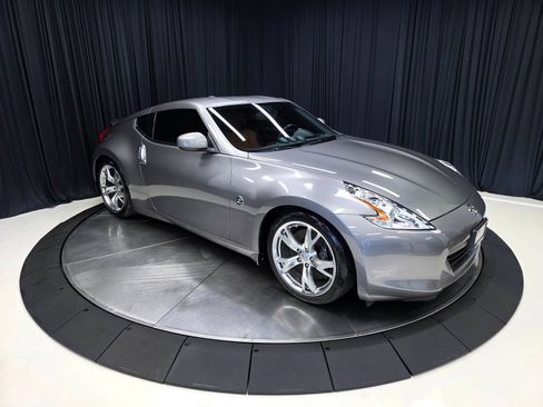 Used 2009 Nissan 370Z Touring w/ Sport Pkg RWD image 16