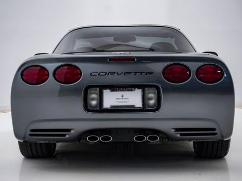 Used 2003 Chevrolet Corvette Coupe w/ Preferred Equipment Group RWD image 9