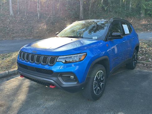 Used 2024 Jeep Compass Trailhawk w/ Trailhawk Elite Group image 9