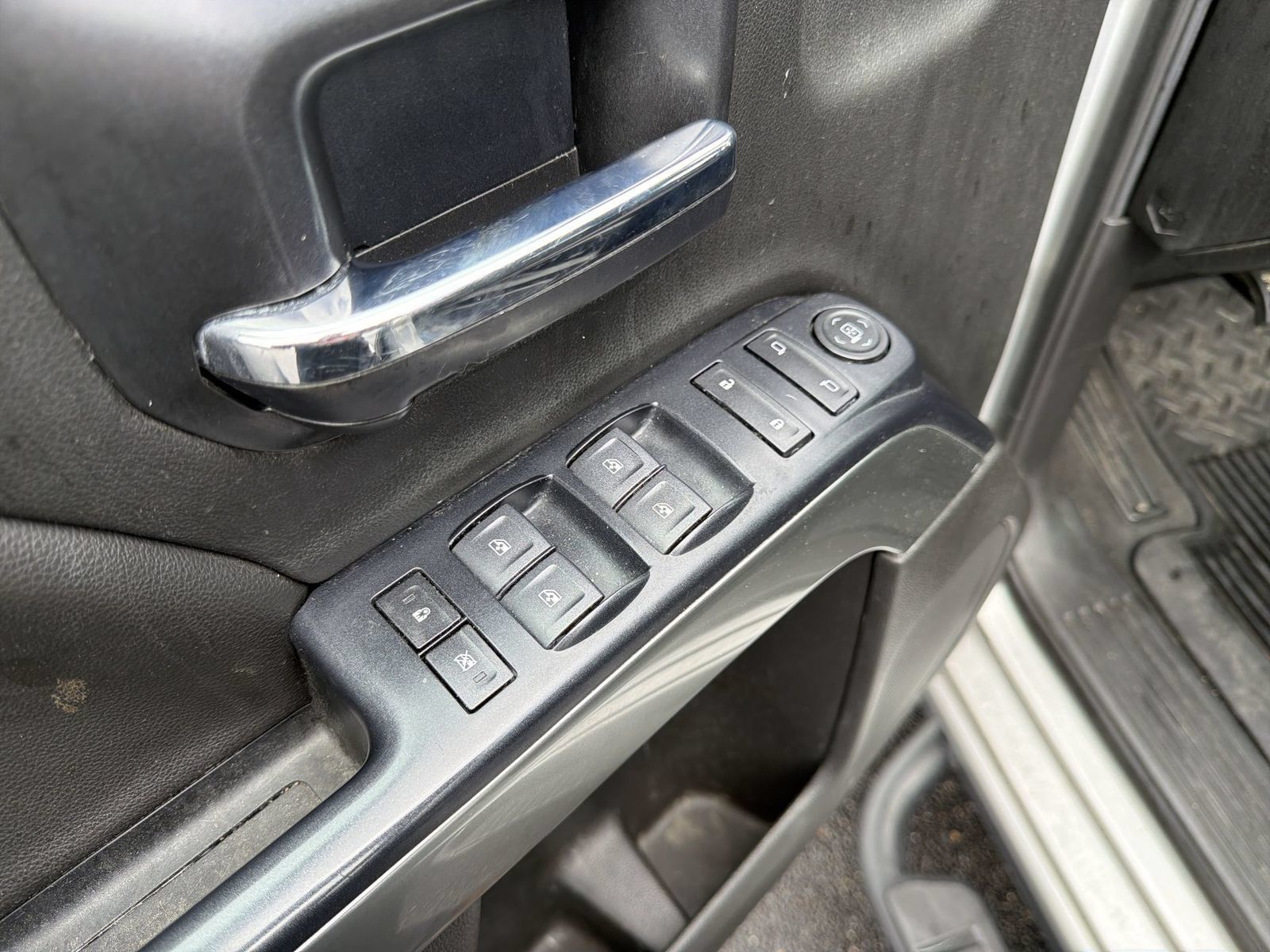 Used 2018 Chevrolet Silverado 1500 LT w/ All Star Edition AWD/4WD image 15
