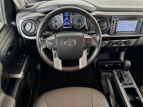 Used 2017 Toyota Tacoma SR5 w/ SR5 Appearance Package (SM) RWD image 15