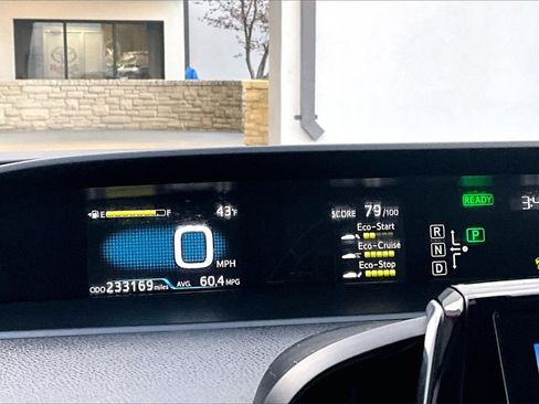 Used 2018 Toyota Prius Four Touring image 2