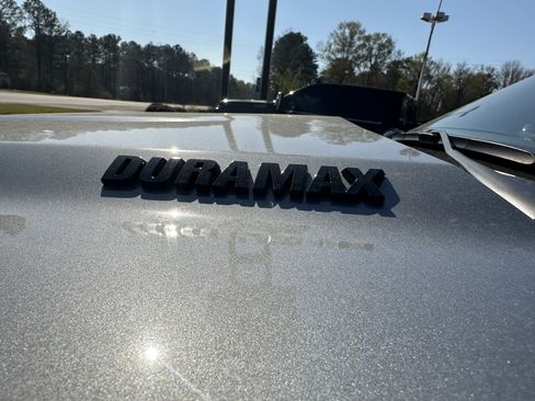 Used 2025 Chevrolet Silverado 1500 LTZ image 10