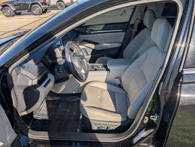 Used 2019 Nissan Altima 2.5 SL FWD image 12