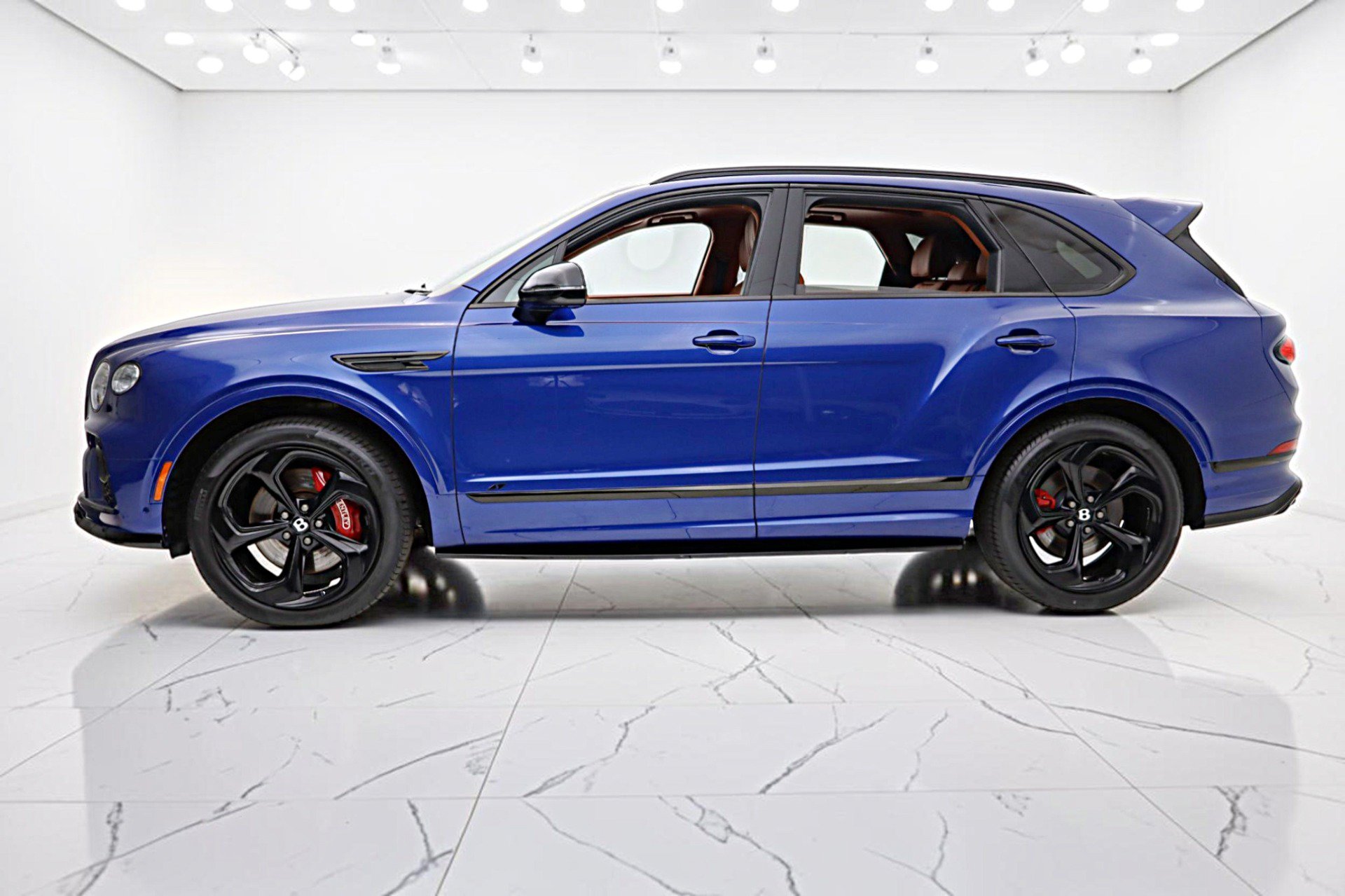 Certified 2022 Bentley Bentayga AWD/4WD image 3