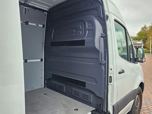Used 2024 Mercedes-Benz Sprinter 2500 image 28