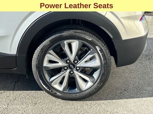 Used 2022 Chevrolet Bolt EUV LT w/ Convenience Package image 9