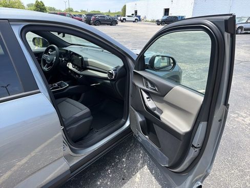 New 2026 Chevrolet Equinox LT w/ Convenience Package II FWD image 29