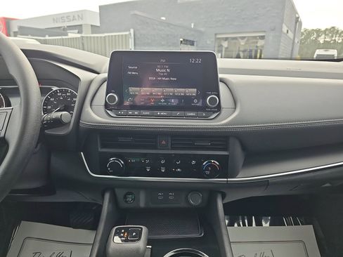 Used 2025 Nissan Rogue S image 20