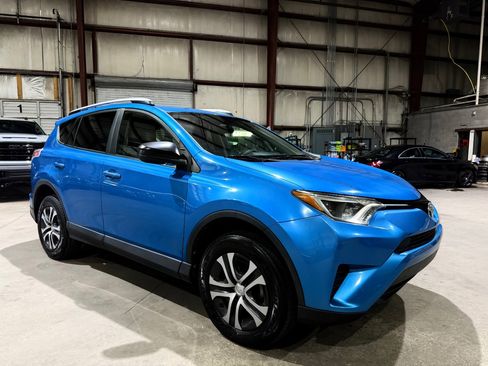 Used 2016 Toyota RAV4 LE FWD image 2