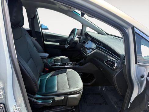 Used 2023 Chevrolet Bolt LT w/ Infotainment Package FWD image 19