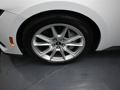 Used 2025 Ford Mustang GT Premium RWD image 18