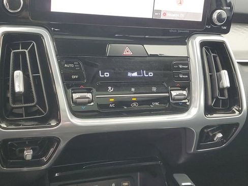Used 2023 Kia Sorento SX AWD/4WD image 29