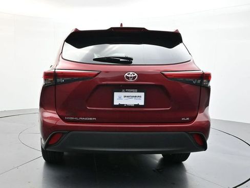 Used 2023 Toyota Highlander XLE image 7