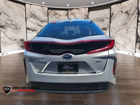 Used 2021 Toyota Prius Prime XLE w/ Carpet Mat Package (TMS) FWD image 31