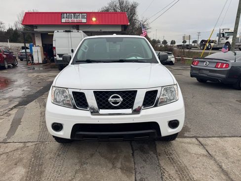 Used 2018 Nissan Frontier SV image 2