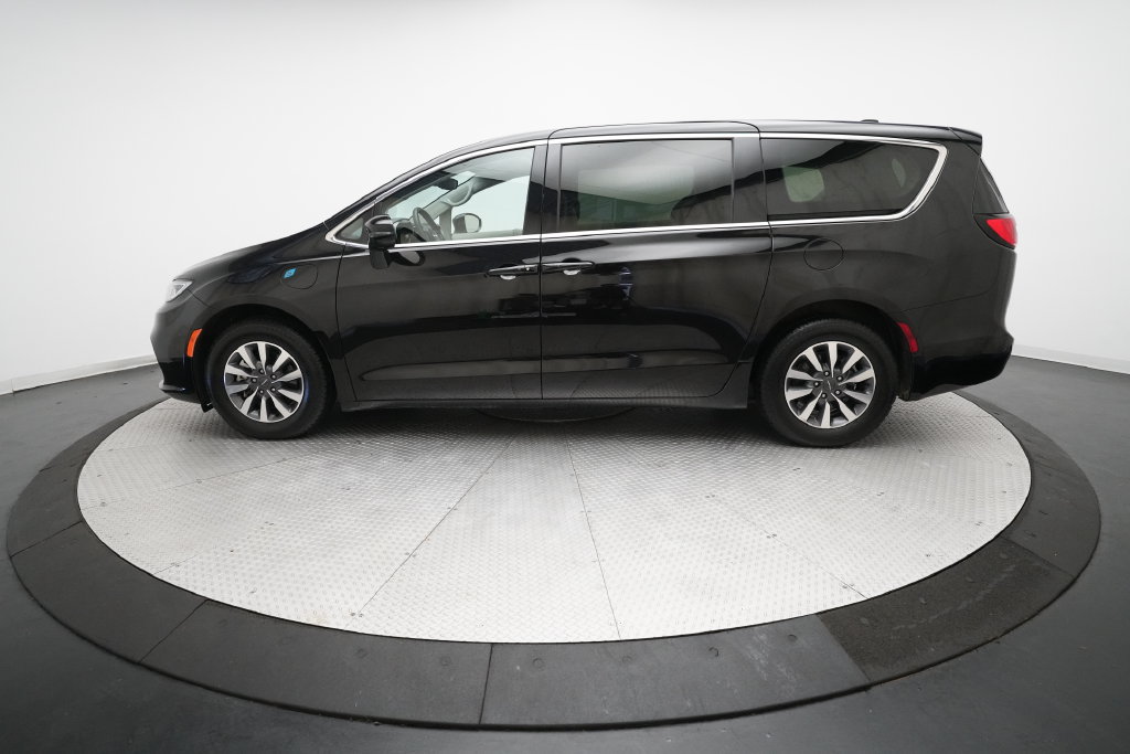 Used 2024 Chrysler Pacifica Limited FWD image 24