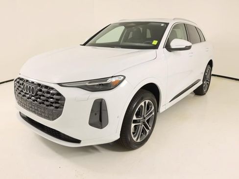 Certified 2025 Audi Q5 Premium Plus w/ Premium Plus AWD/4WD image 1