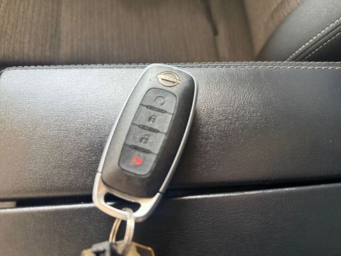 Used 2023 Nissan Rogue SV image 25